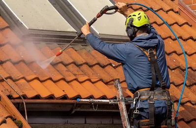 Démoussage et hydrofuge de toiture à Plourin