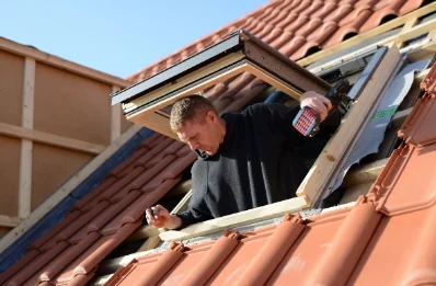 Pose de fenêtres de toit Velux à Plourin